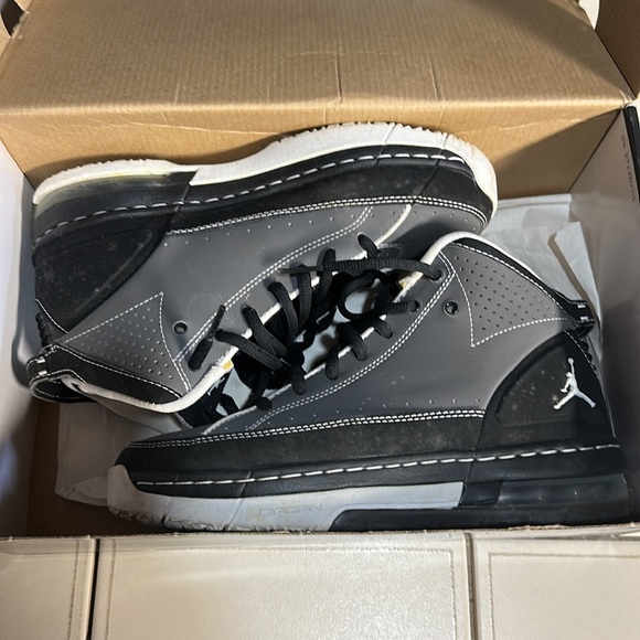 Girls Jordan 1phat - Picture 3 of 5